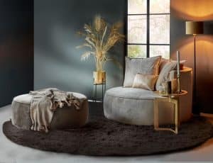 Ronde loveseat met bijpassende hocker in een velvet taupe / khaki stof