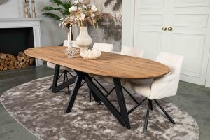 De ovaal rechte eettafel Toulouse met een spinpoot WX van Room108