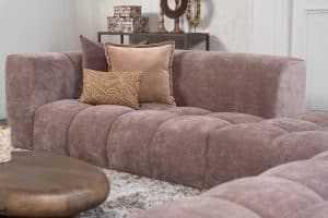 Een unieke en trendy bank met blokken in een velours stof en paars/roze kleur met een heerlijk zitcomfort.